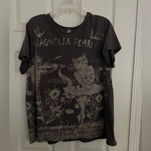 Magnolia Pearl gray graphic tee